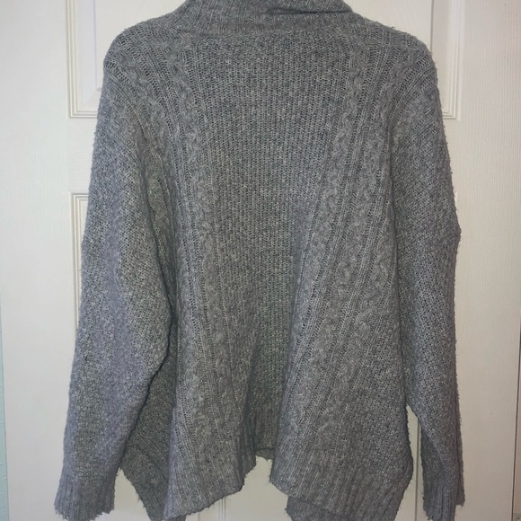 American Eagle | Oversized Turtleneck Sweater - Picture 5 of 5